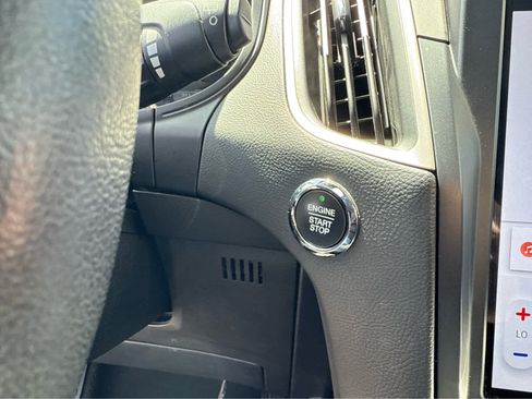 Used 2022 Ford Edge SEL image 12