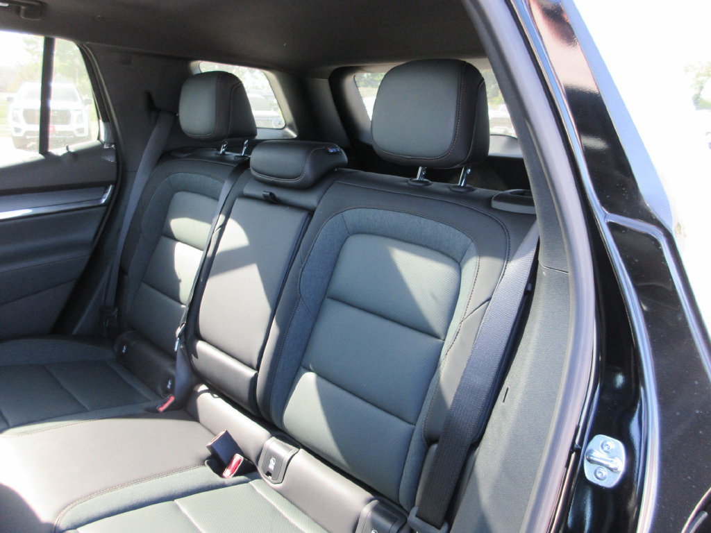 New 2027 GMC Terrain AT4 w/ LPO, Black Badging Package AWD/4WD image 10