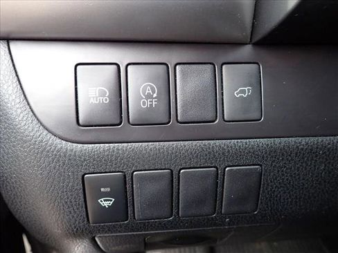 Used 2018 Toyota Highlander SE image 16