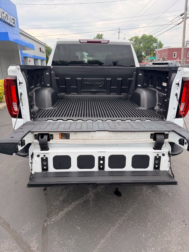 Used 2026 GMC Sierra 1500 SLT AWD/4WD image 9