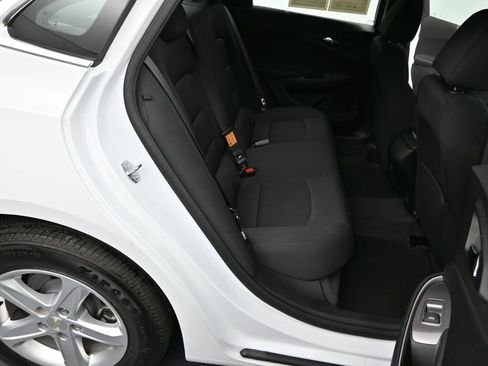 Used 2025 Chevrolet Malibu LS FWD image 8