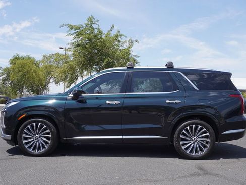 Used 2023 Hyundai Palisade Calligraphy FWD image 2
