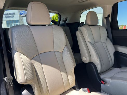 Used 2024 Subaru Ascent Premium w/ Convenience Package AWD/4WD image 15