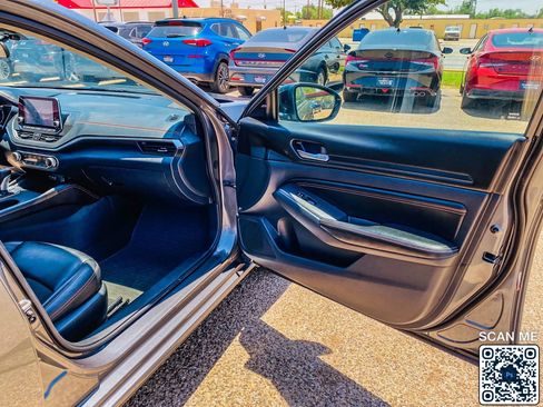 Used 2022 Nissan Altima 2.5 SR w/ Midnight Edition Package FWD image 15