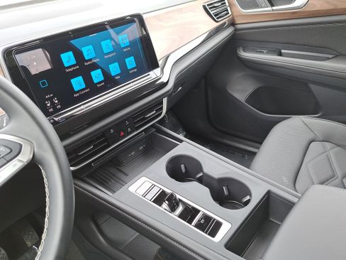 Certified 2025 Volkswagen Atlas SE image 25