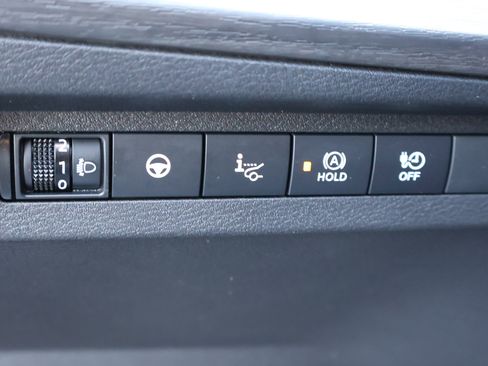 Used 2024 Nissan Ariya AWD image 22