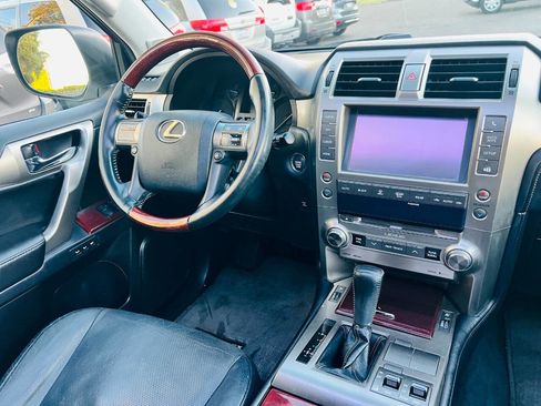 Used 2015 Lexus GX 460 w/ Premium Package image 22