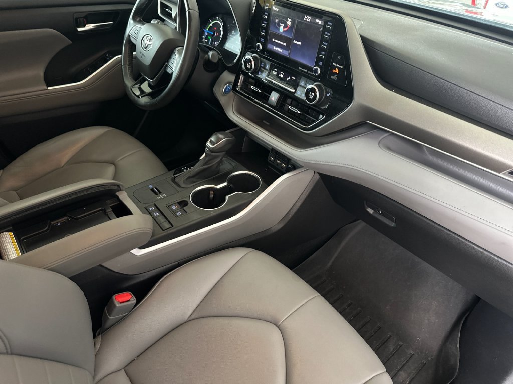 Used 2021 Toyota Highlander XLE FWD image 16