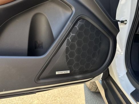 Used 2025 Subaru Outback Touring XT image 21