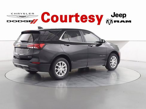 Used 2023 Chevrolet Equinox LT w/ Driver Convenience Package image 5
