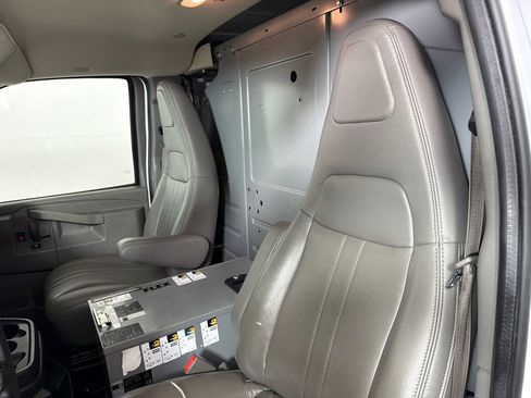 Used 2017 Chevrolet Express 3500 Extended RWD image 11