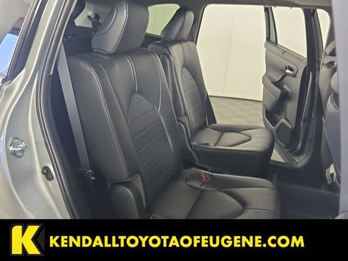 Used 2022 Toyota Highlander XLE AWD/4WD image 27