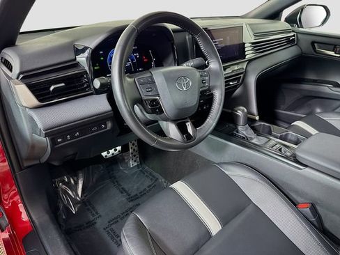 Used 2025 Toyota Camry SE FWD image 18