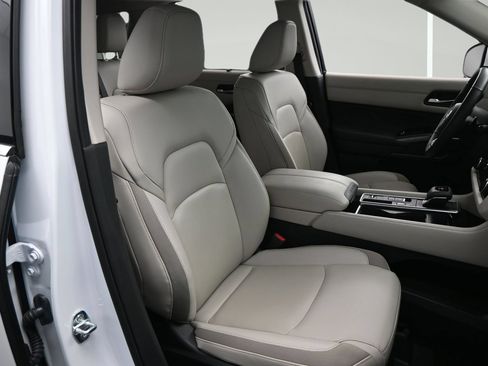 Certified 2025 Nissan Pathfinder SL FWD image 15