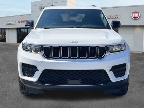 Used 2025 Jeep Grand Cherokee Laredo X w/ Luxury Tech Group I RWD image 2