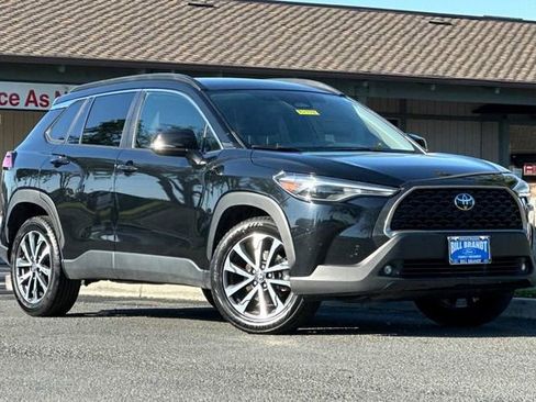 Used 2024 Toyota Corolla Cross XLE image 2