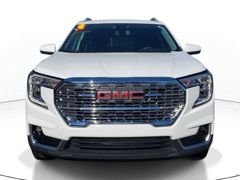 Used 2024 GMC Terrain SLT AWD/4WD image 2