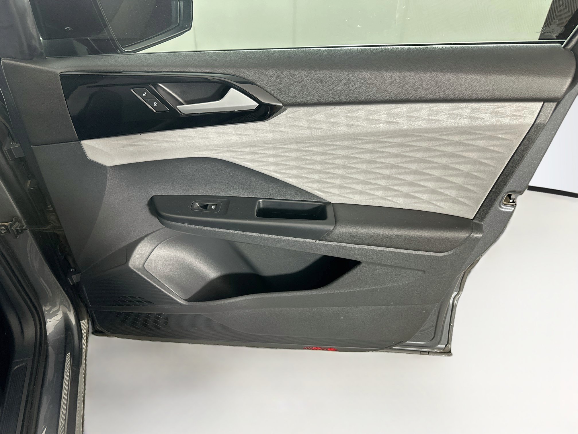 Used 2023 Volkswagen Taos S FWD image 29