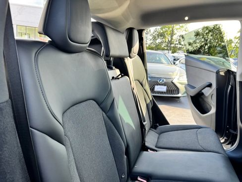 Used 2026 Tesla Model Y Long Range RWD image 13