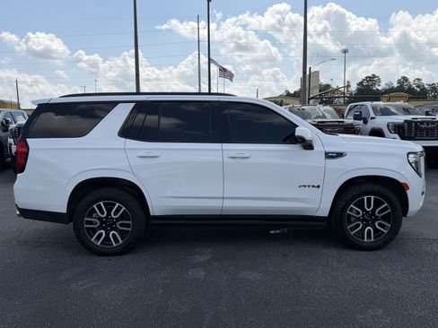 Used 2023 GMC Yukon AT4 w/ AT4 Premium Package AWD/4WD image 12