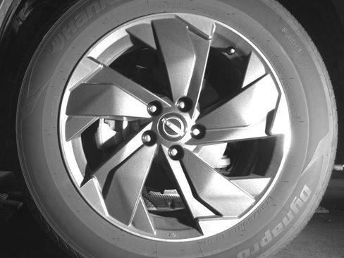 Used 2025 Nissan Rogue SV image 12