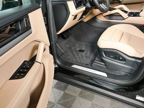 New 2026 Porsche Cayenne AWD/4WD image 8