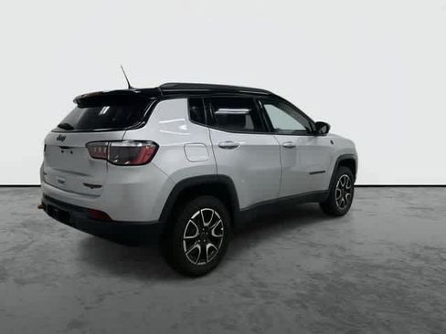 Used 2025 Jeep Compass Trailhawk w/ Trailer Tow Group AWD/4WD image 4