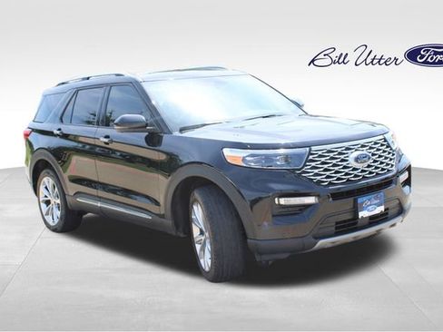 Used 2023 Ford Explorer Platinum w/ Technology Package AWD/4WD image 3