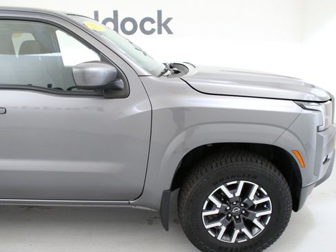 Used 2022 Nissan Frontier SV AWD/4WD image 12