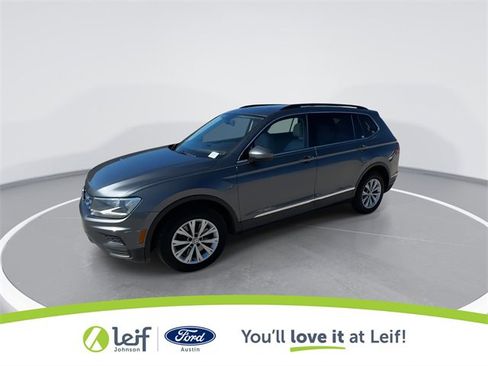 Used 2018 Volkswagen Tiguan SE w/ Panoramic Sunroof Package image 5