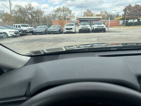 Used 2025 Toyota Camry LE image 33