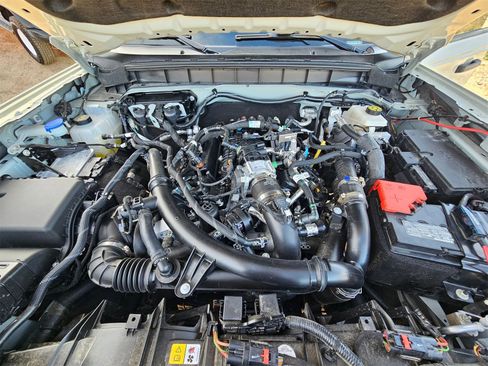 Certified 2024 Ford Bronco Black Diamond w/ Sasquatch Package image 26