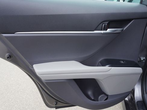 Used 2019 Toyota Camry LE image 12