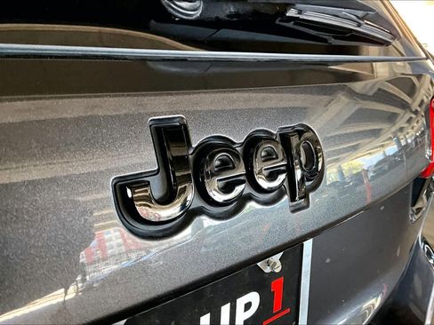 Used 2018 Jeep Grand Cherokee Altitude image 30