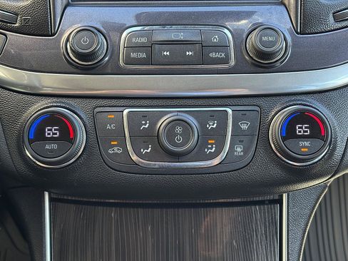 Used 2017 Chevrolet Impala LT w/ Convenience Package FWD image 25