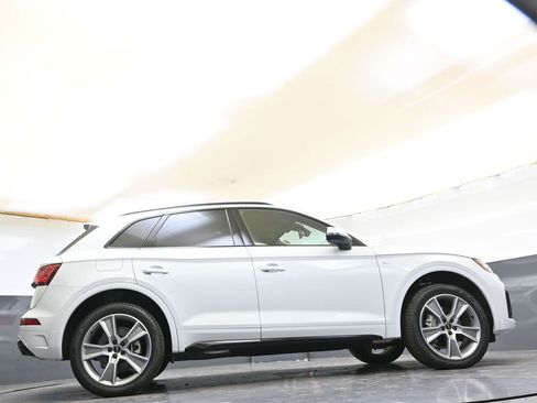 Certified 2025 Audi Q5 2.0T Premium w/ Convenience Plus Package image 34