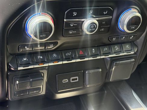Used 2019 GMC Sierra 1500 Denali w/ Denali Ultimate Package AWD/4WD image 10