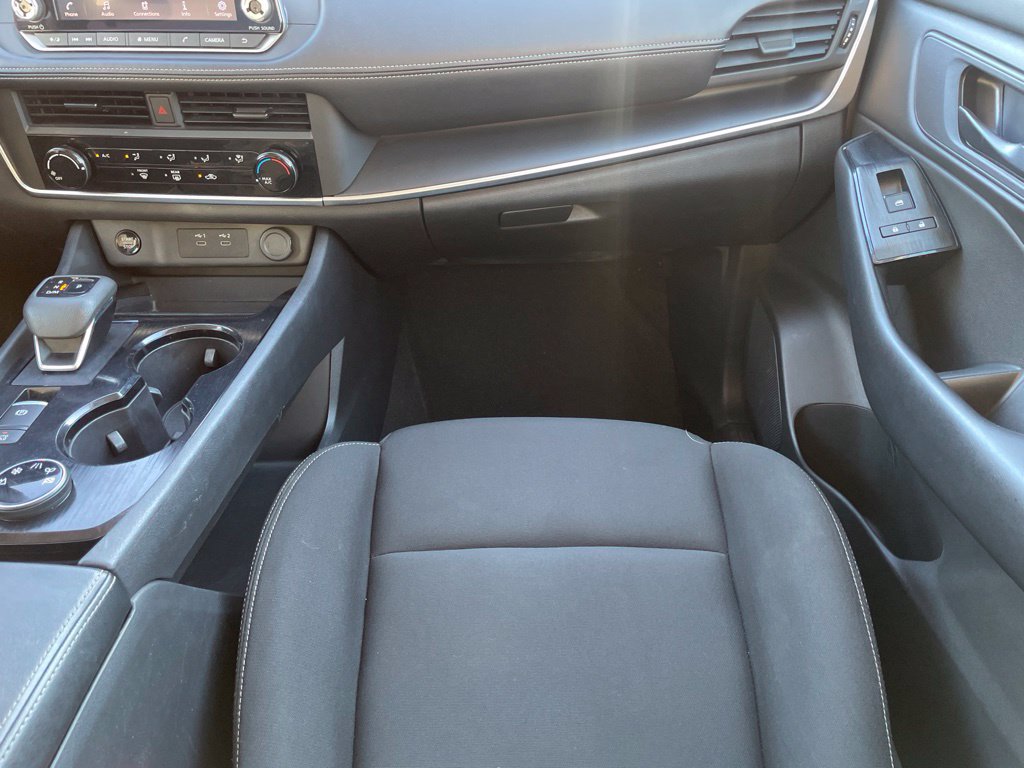 Used 2024 Nissan Rogue S AWD/4WD image 23