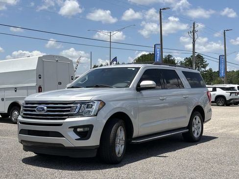 Used 2018 Ford Expedition Max XLT w/ Equipment Group 202A RWD image 12
