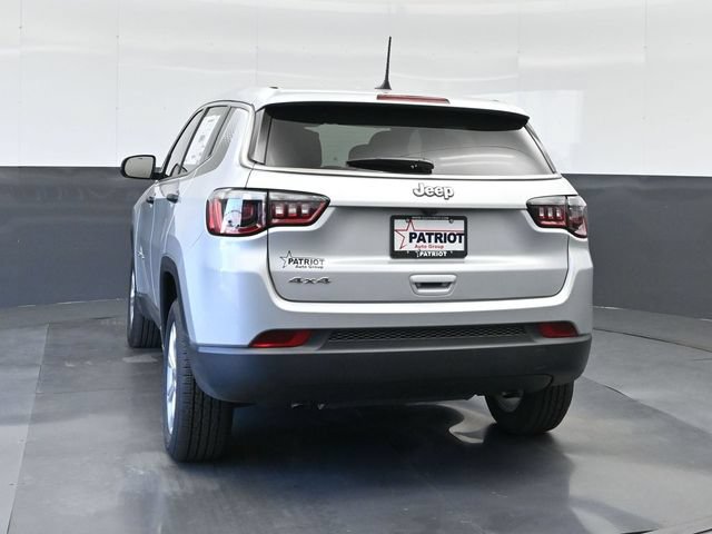 Used 2025 Jeep Compass Sport w/ Mopar Graphics Package AWD/4WD image 29