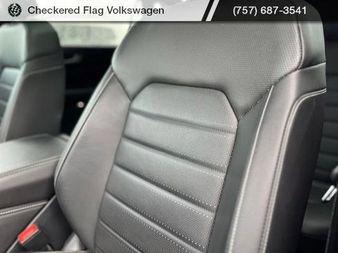 Used 2025 Volkswagen Atlas Cross Sport SEL AWD/4WD image 21