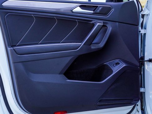 Used 2022 Volkswagen Tiguan SE R-Line image 15