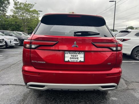 Used 2023 Mitsubishi Outlander SE FWD image 4