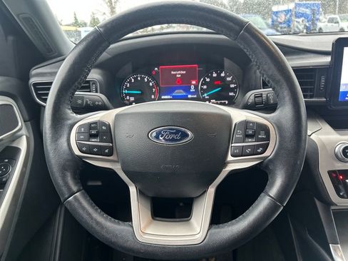 Used 2022 Ford Explorer XLT w/ Equipment Group 202A image 18