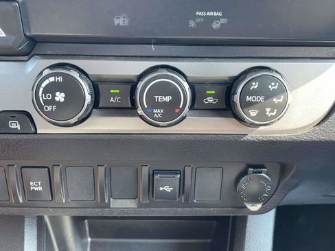 Used 2022 Toyota Tacoma SR RWD image 31