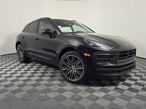 Certified 2025 Porsche Macan image 9