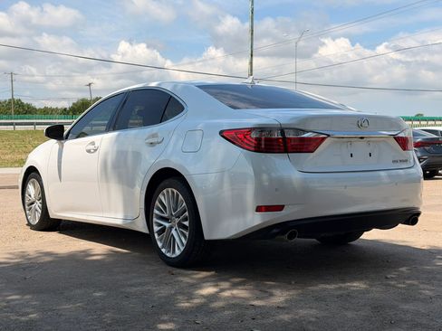 Used 2014 Lexus ES 350 w/ Luxury Package FWD image 5