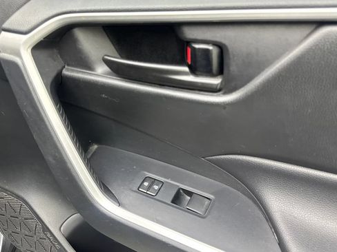 Used 2021 Toyota RAV4 LE FWD image 48