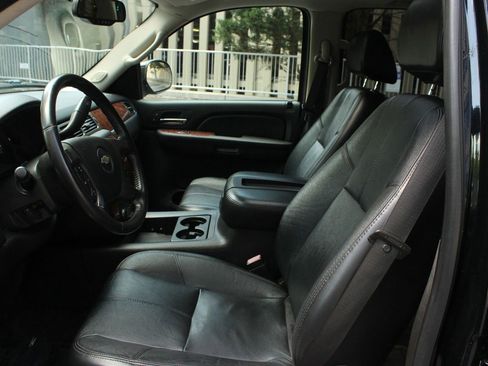 Used 2007 Chevrolet Avalanche LT w/ LT Preferred Equipment Group AWD/4WD image 14