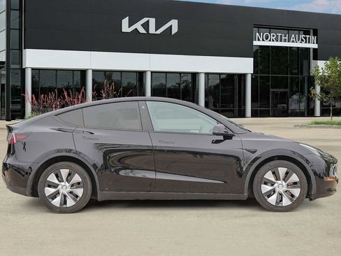 Used 2021 Tesla Model Y Long Range image 7